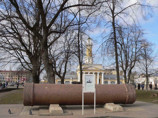 Останки первого памятника Царю Михаилу Федоровичу и крестьянину Ивану Сусанину работы скульптора Демут-Малиновского (1851 год)